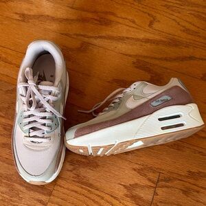 NWOT Nike Women's Air Max Sneakers Pink 7.5